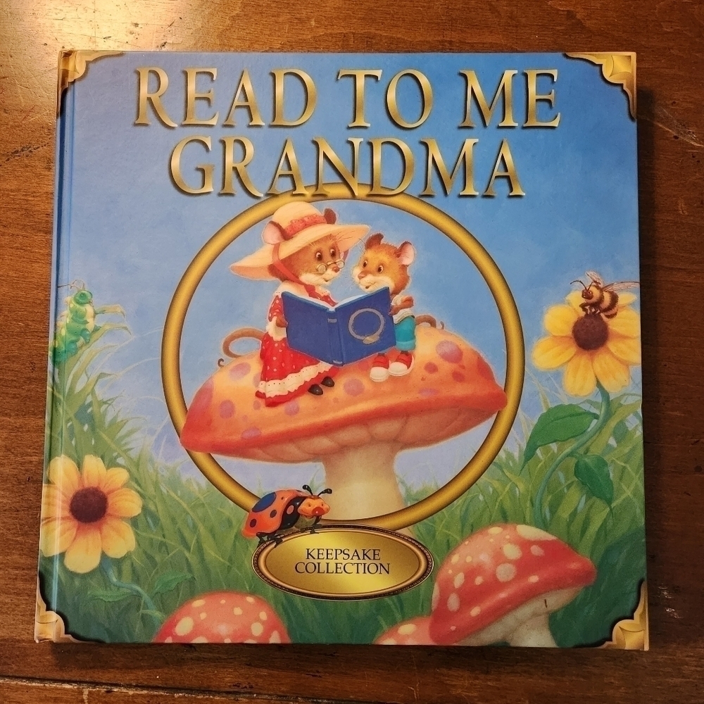 𝅺"READ to Me Grandma" Hardcover Book